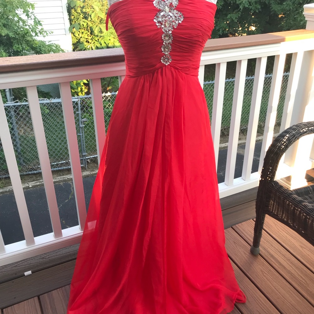 Sensual & flattering prom dress. Worn once.